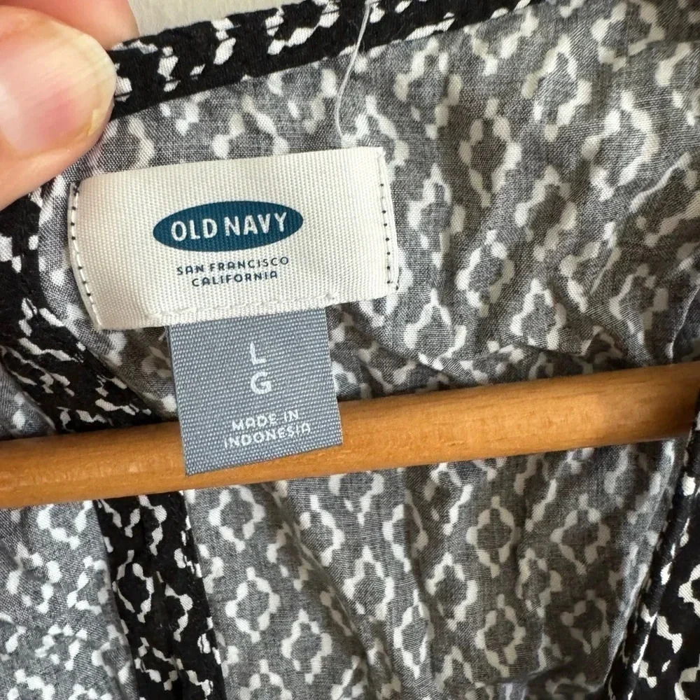 Old navy black/white print sleeveless shorts romper size large - Picture 6 of 7